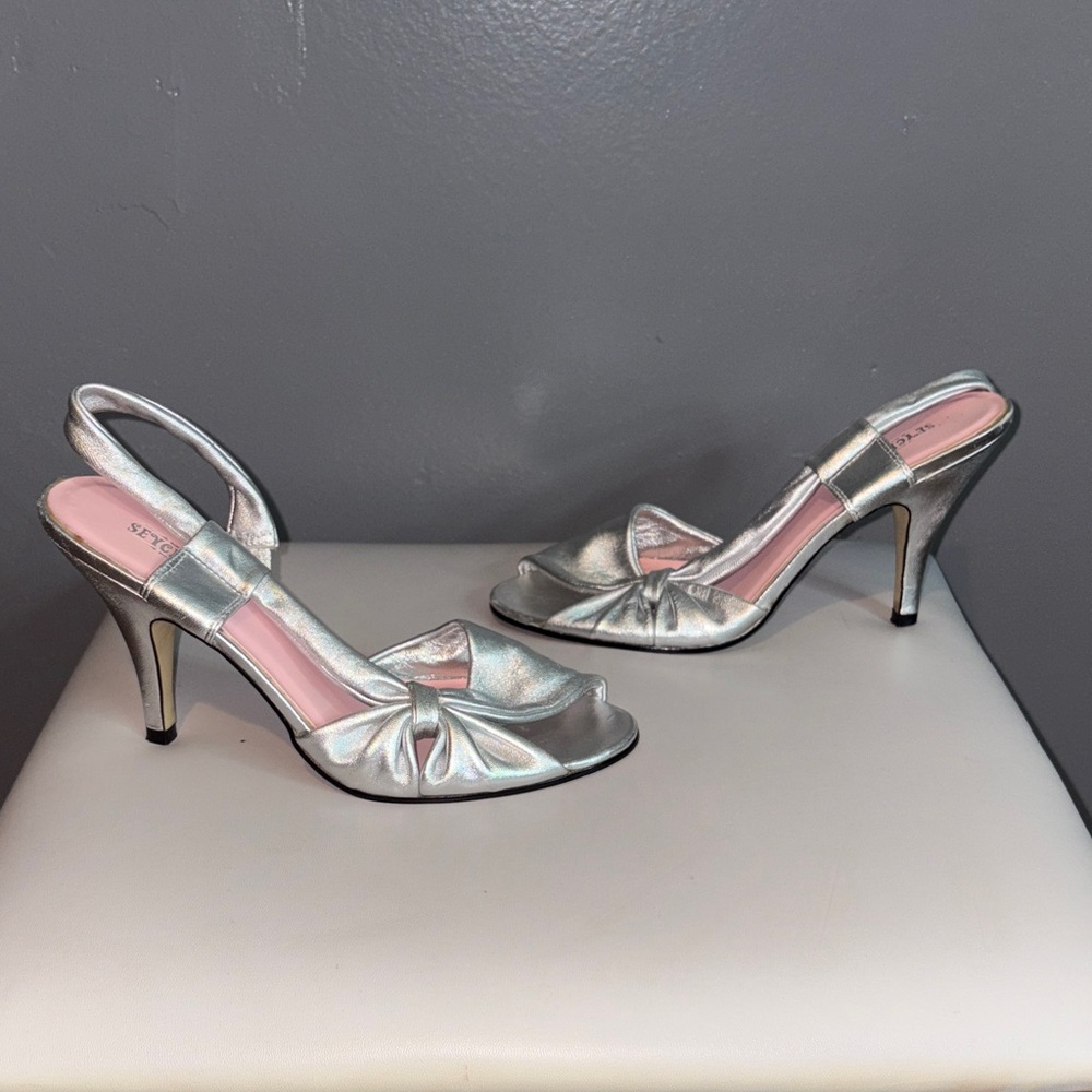 Seychelles Silver Slingback Kitten Heels Size 7